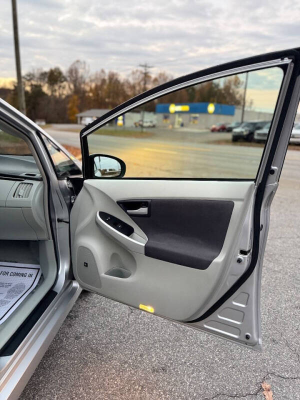 2010 Toyota Prius III