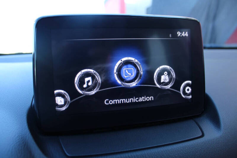 2020 Toyota Yaris Hatchback LE