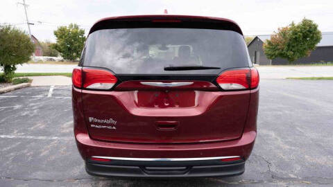 2017 Chrysler Pacifica Touring-L
