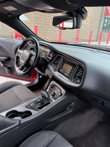 2017 Dodge Challenger SXT Plus