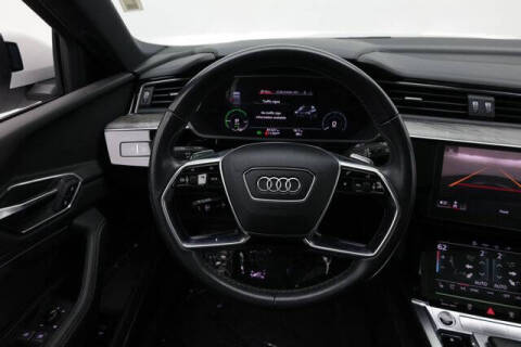 2022 Audi e-tron quattro Premium Plus