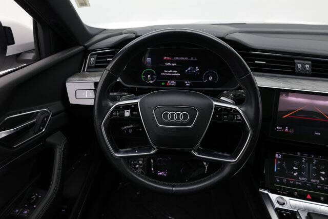 2022 Audi e-tron quattro Premium Plus