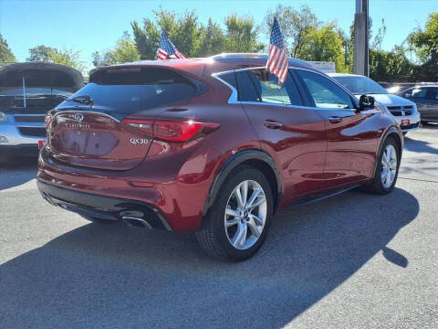 2017 Infiniti QX30 Premium
