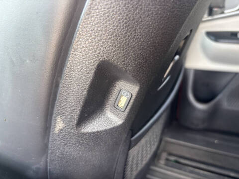 2023 Kia Carnival LX