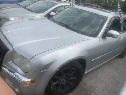 2007 Chrysler 300 for sale at HIDALGOS AUTO SALES in Omaha NE