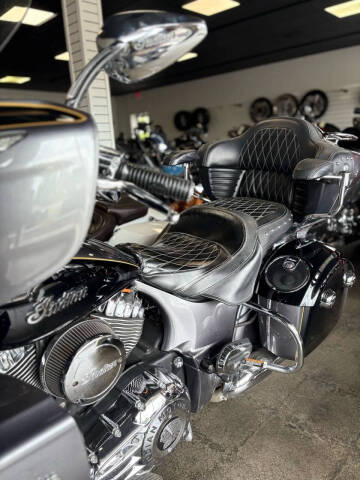 2016 Indian Roadmaster (Two-Tone)