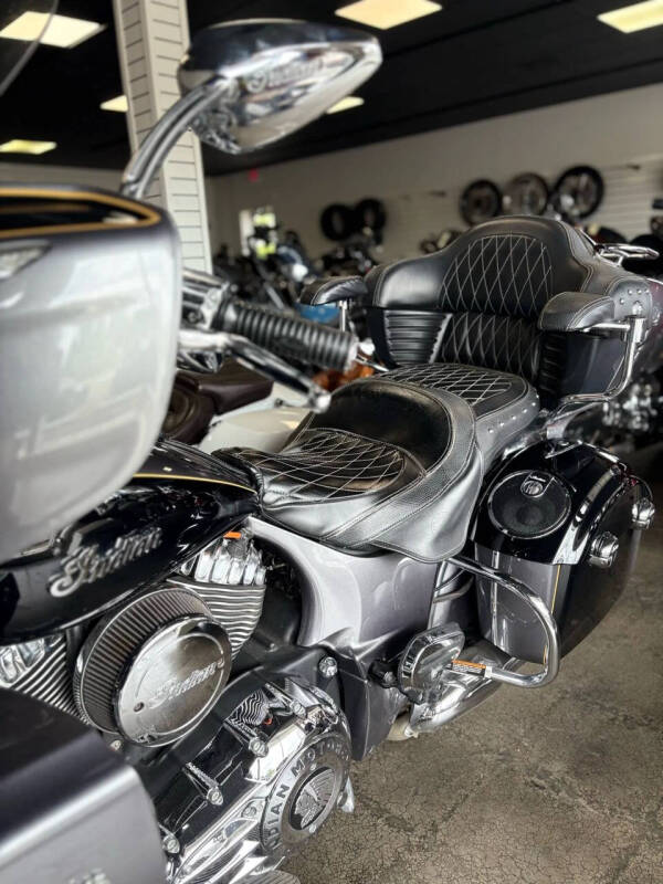 2016 Indian Roadmaster (Two-Tone)