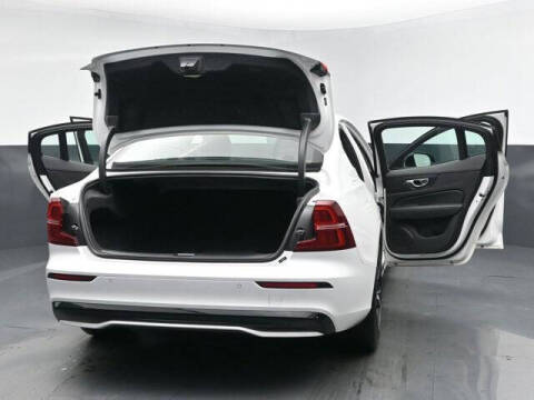 2024 Volvo S60 B5 Core Dark Theme