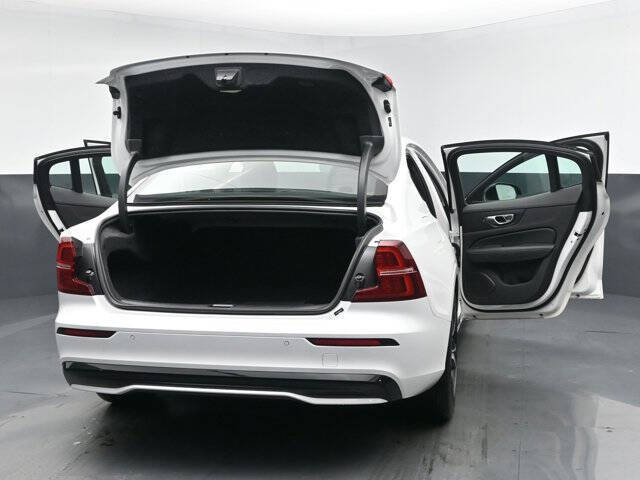 2024 Volvo S60 B5 Core Dark Theme