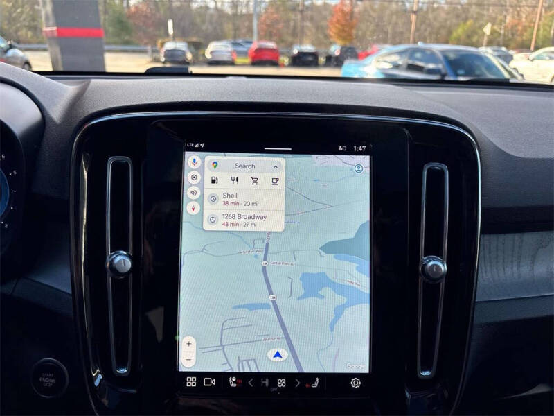 2024 Volvo XC40 B5 Plus Dark Theme