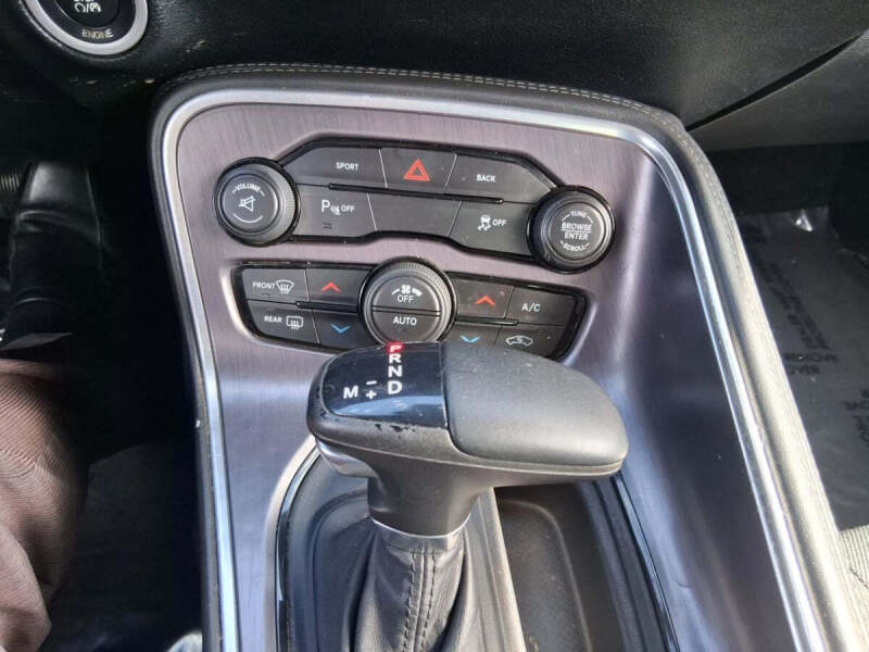 2015 Dodge Challenger SXT