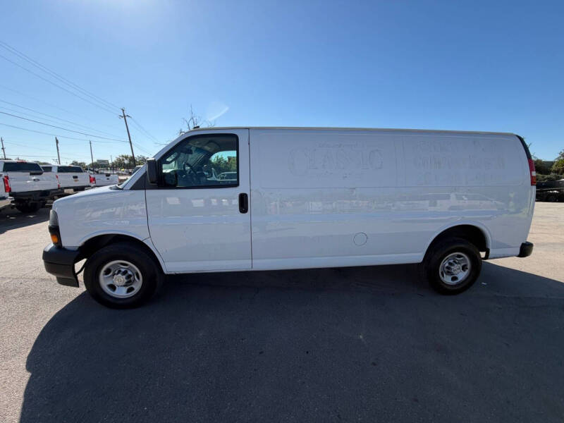 2022 Chevrolet Express 2500