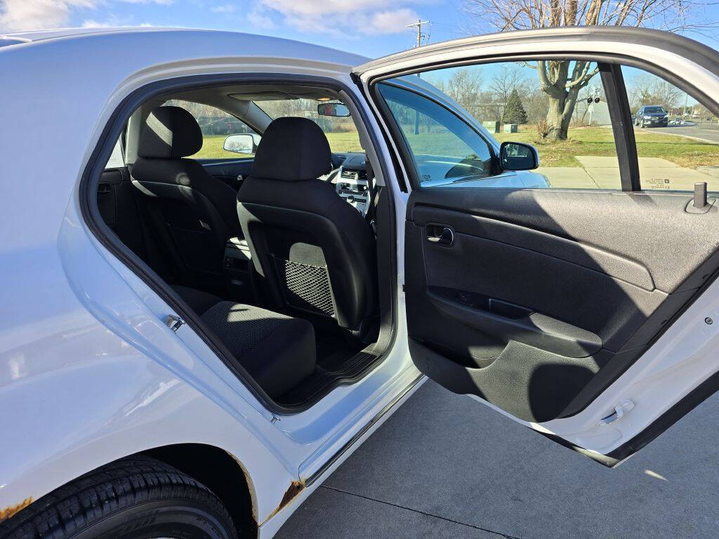 2011 Chevrolet Malibu 1LT photo 13