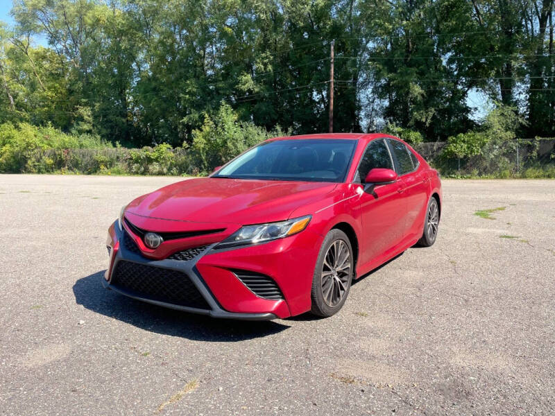 2019 Toyota Camry SE's photo
