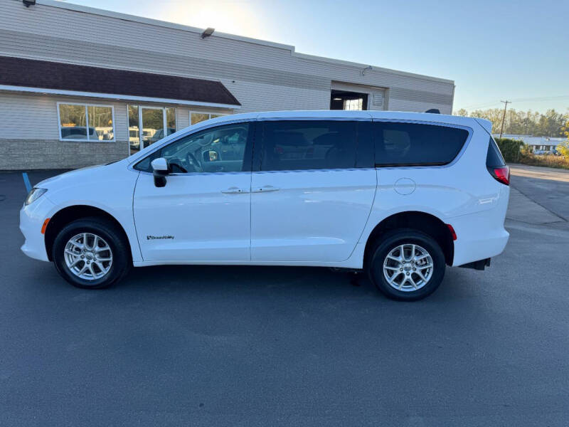 2022 Chrysler Voyager LX