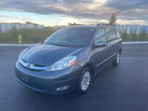 2007 Toyota Sienna for sale at Clutch Motors in Lake Bluff IL