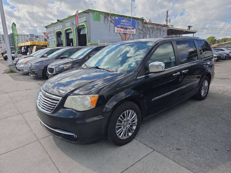 2014 Chrysler Town and Country Touring-L