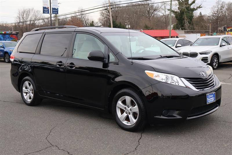 2013 Toyota Sienna LE 8-Passenger