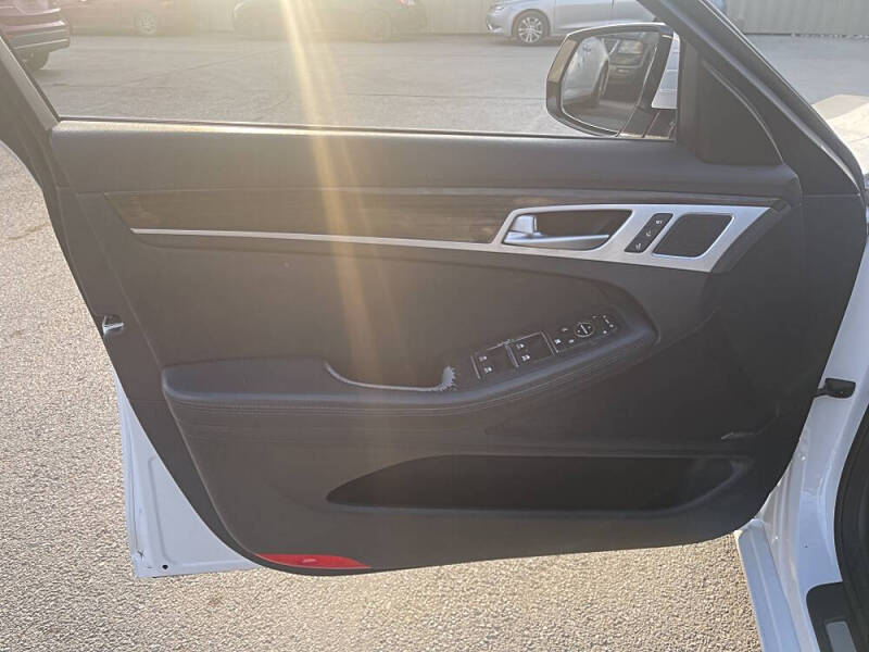 2015 Hyundai Genesis