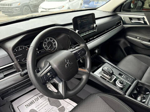 2022 Mitsubishi Outlander ES