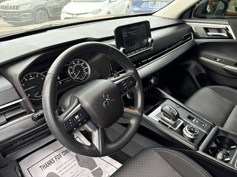 2022 Mitsubishi Outlander ES