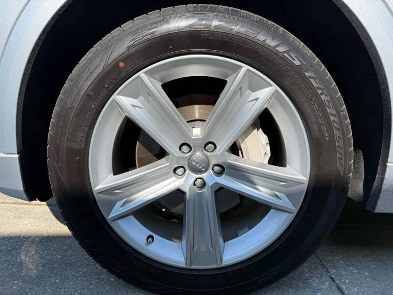 2019 Audi Q8 quattro Premium 55 TFSI