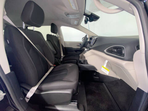 2024 Chrysler Voyager LX