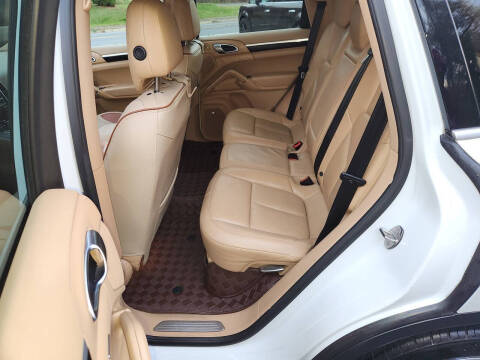 2014 Porsche Cayenne Platinum