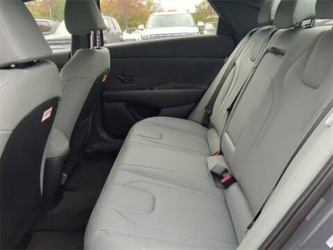 2025 Hyundai Elantra Hybrid Limited