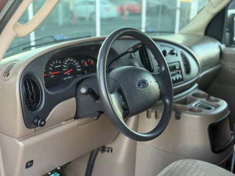 2004 Ford E-Series E-350 SD XLT