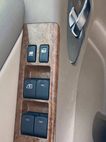 2005 Nissan Pathfinder LE