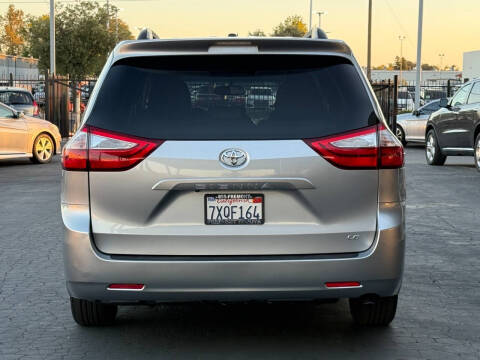 2015 Toyota Sienna LE 8-Passenger