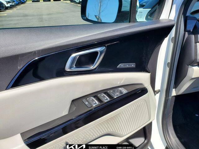 2023 Kia Carnival SX