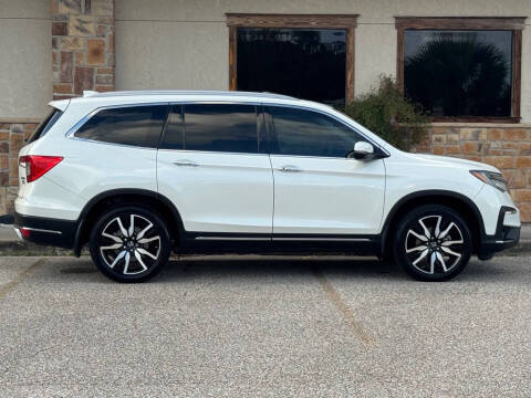 2019 Honda Pilot Touring w/Rear Captain's Chairs