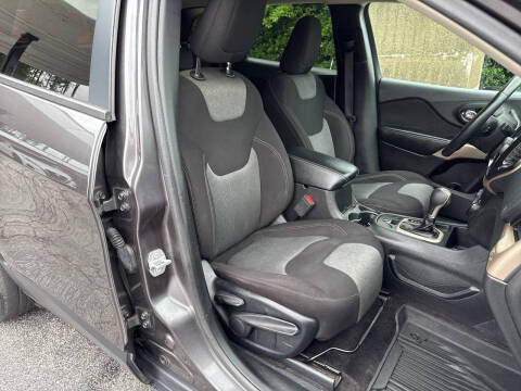 2017 Jeep Cherokee Sport