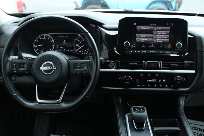 2024 Nissan Pathfinder SV