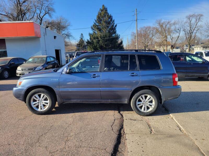 2006 Toyota Highlander Hybrid for sale at RIVERSIDE AUTO SALES in Sioux City IA