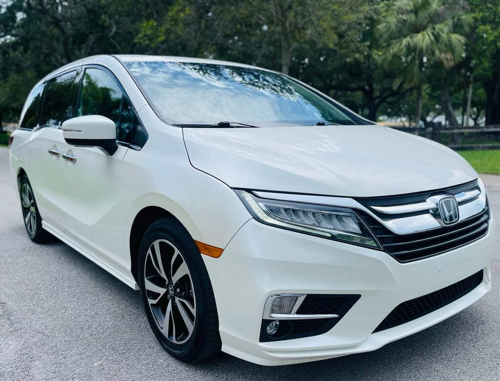 2018 HONDA Odyssey Minivan - $18,595
