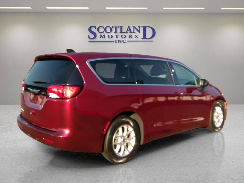 2023 Chrysler Voyager LX