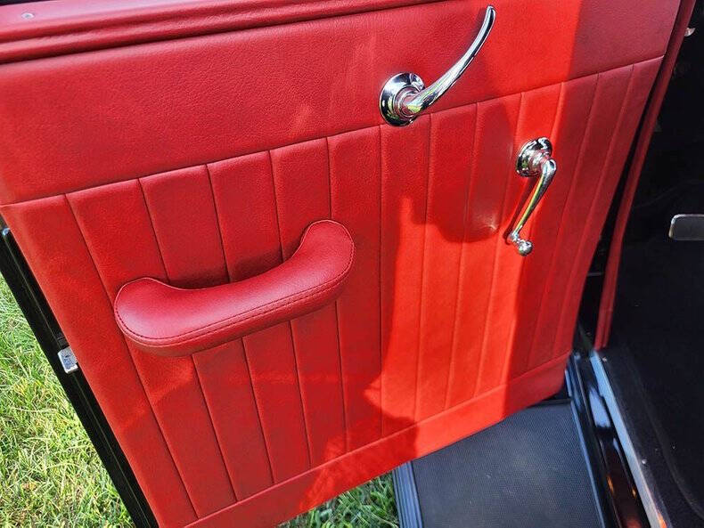 1932 Ford 5-Window