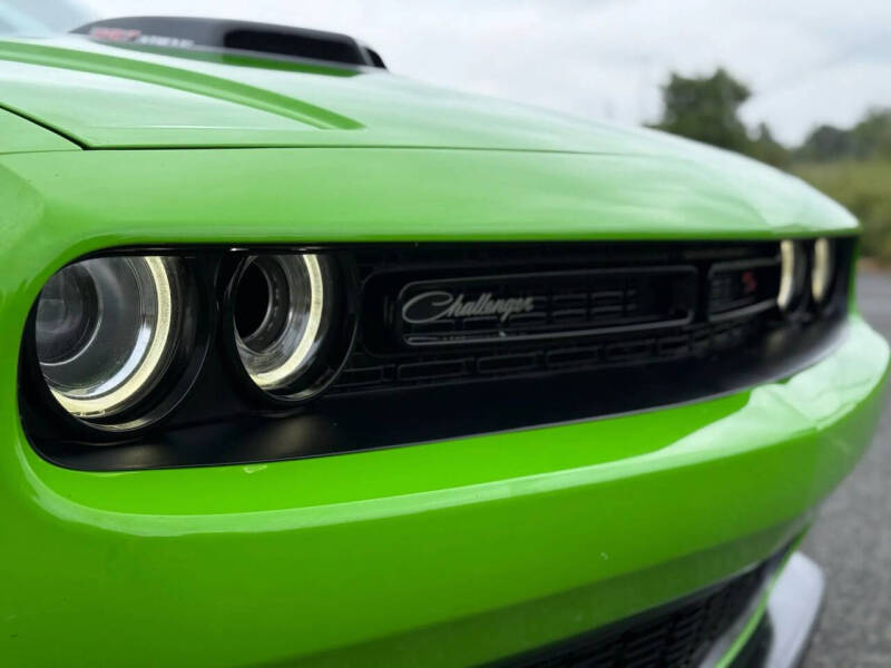 2017 Dodge Challenger 392 HEMI Scat Pack Shaker