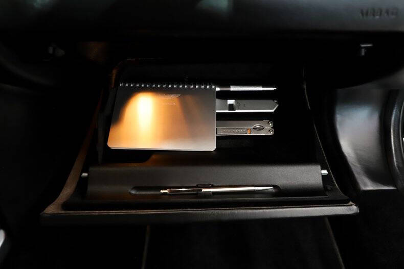 2003 Aston Martin V12 Vanquish