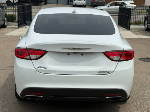 2015 Chrysler 200 S