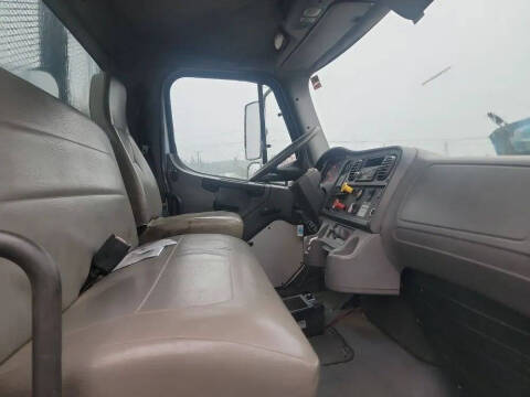2004 Freightliner M2 106