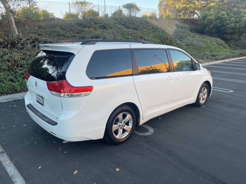 2014 Toyota Sienna LE 8-Passenger