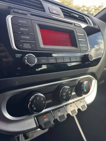 2016 Kia Rio 5-Door LX