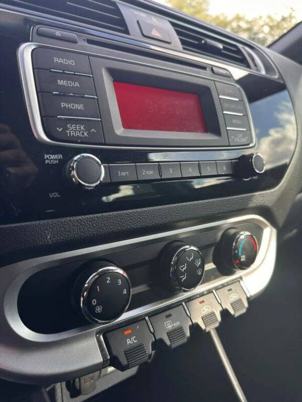 2016 Kia Rio 5-Door LX