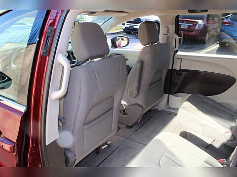 2021 Chrysler Voyager LX