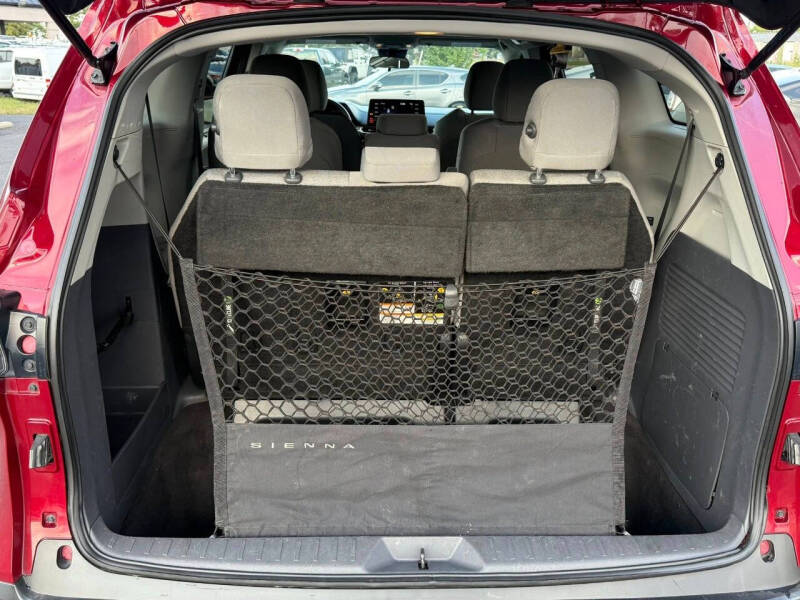 2021 Toyota Sienna LE 8-Passenger