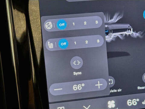 2024 Volvo XC60 B5 Plus Dark Theme